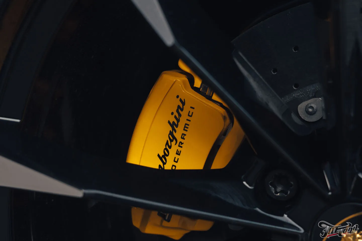 Окрасили суппорта для Lamborghini Urus